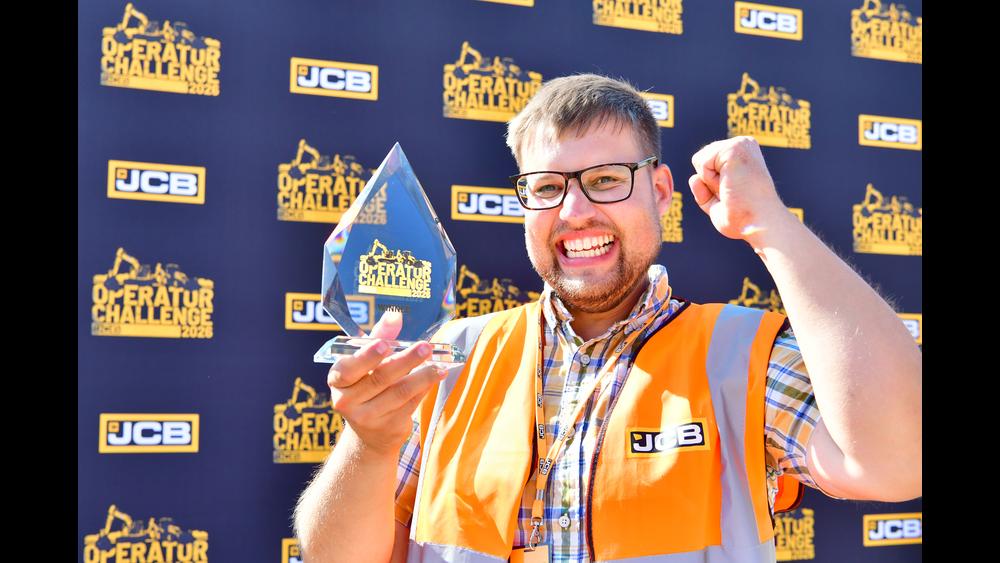 JCB operator of the year crowned image