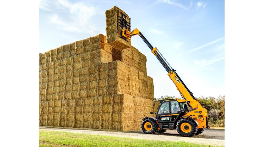 JCB to debut two new telehandlers image