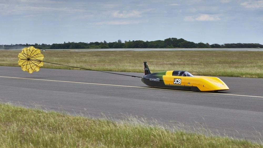 JCB Hydromax primed for world record attempt image