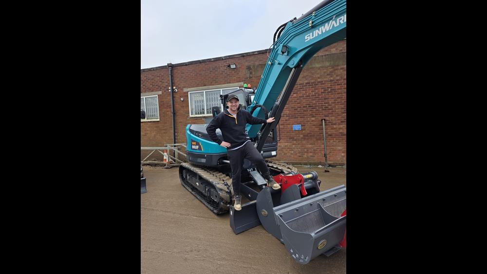 Chase Plant Hire extends Sunward fleet image